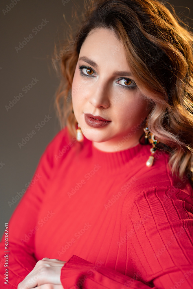 Fototapeta premium girl with brown hair smiling and looking at camera