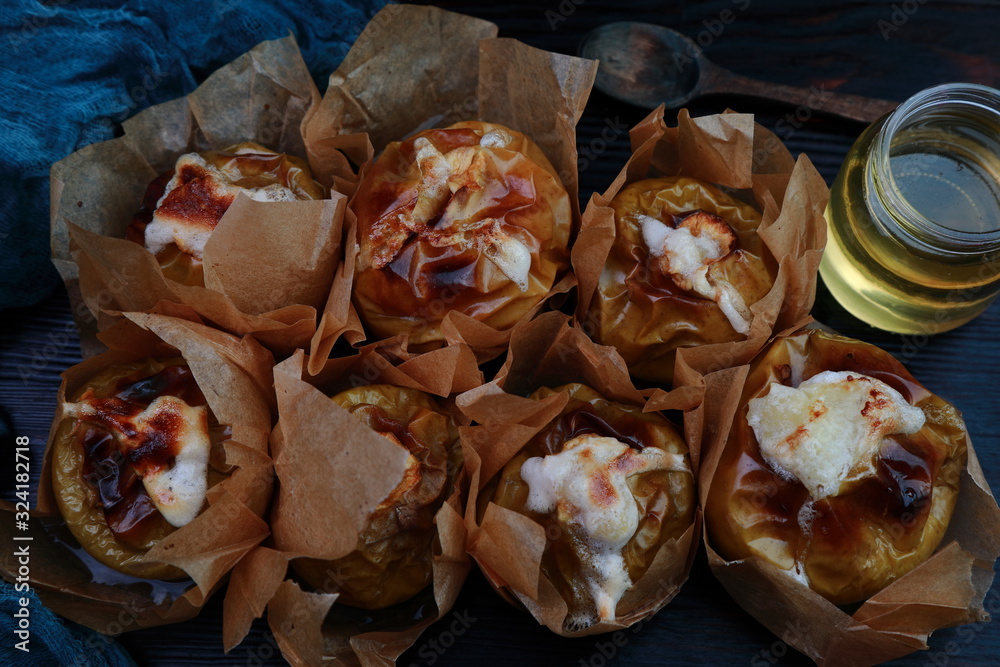 baked apples in parchment paper