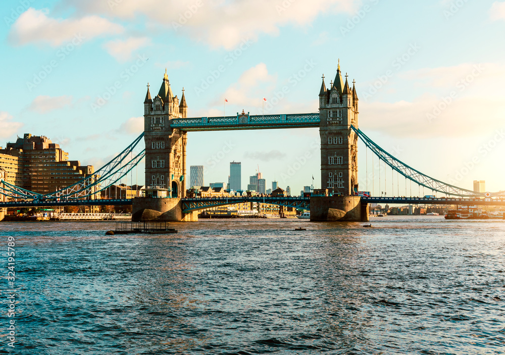Obraz premium London, UK/Europe; 23/12/2019: Tower Bridge at sunset in London, United Kingdom