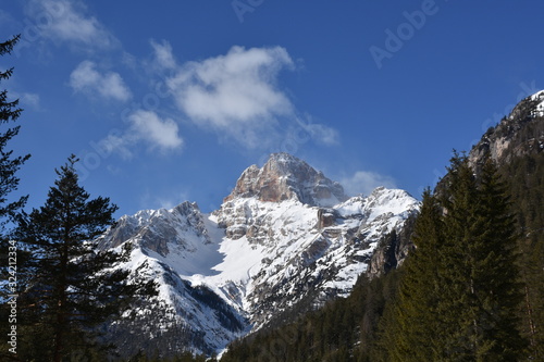 Minte Cristallo, Tofana, Tofana di Mezzo, Fanesgruppe, Dolomiten, Sextener Dolomiten, Hohe Gaisl, Südtirol, Venetien, Winter, Sturm, Wind, Verwehung, Schnee, Schneeverwehung, Dolomitenstraße, Höhlenst photo