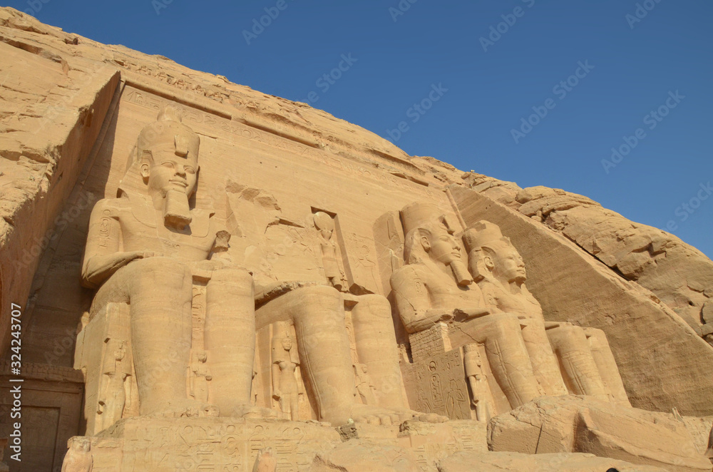 Φωτογραφία The magnificent ruins of the Great Temple of Ramesses II at Abu Simbel in Egypt