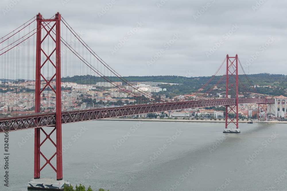 Famoso y bonito puente de Lisboa