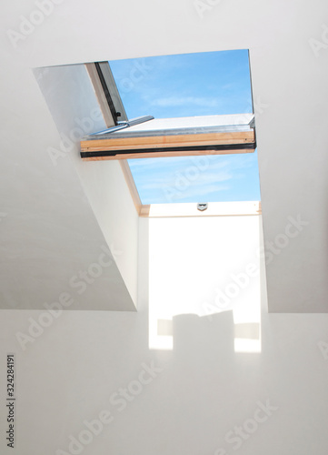 Foto Close-up of open wooden skylight window in the house room