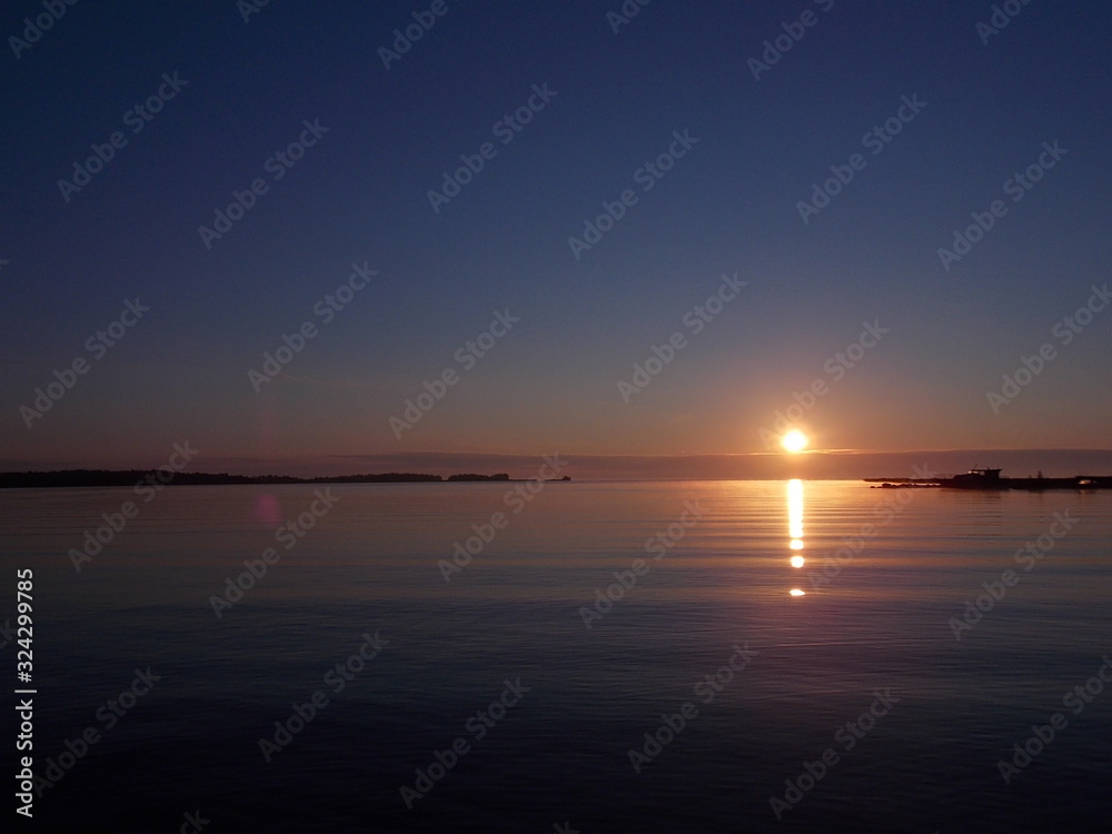 Obraz premium Serenity: sunrise, Onega lake in Russia