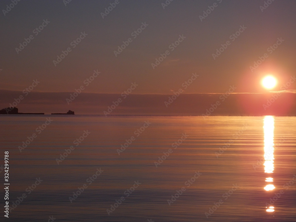 Obraz premium Serenity: sunrise, Onega lake in Russia