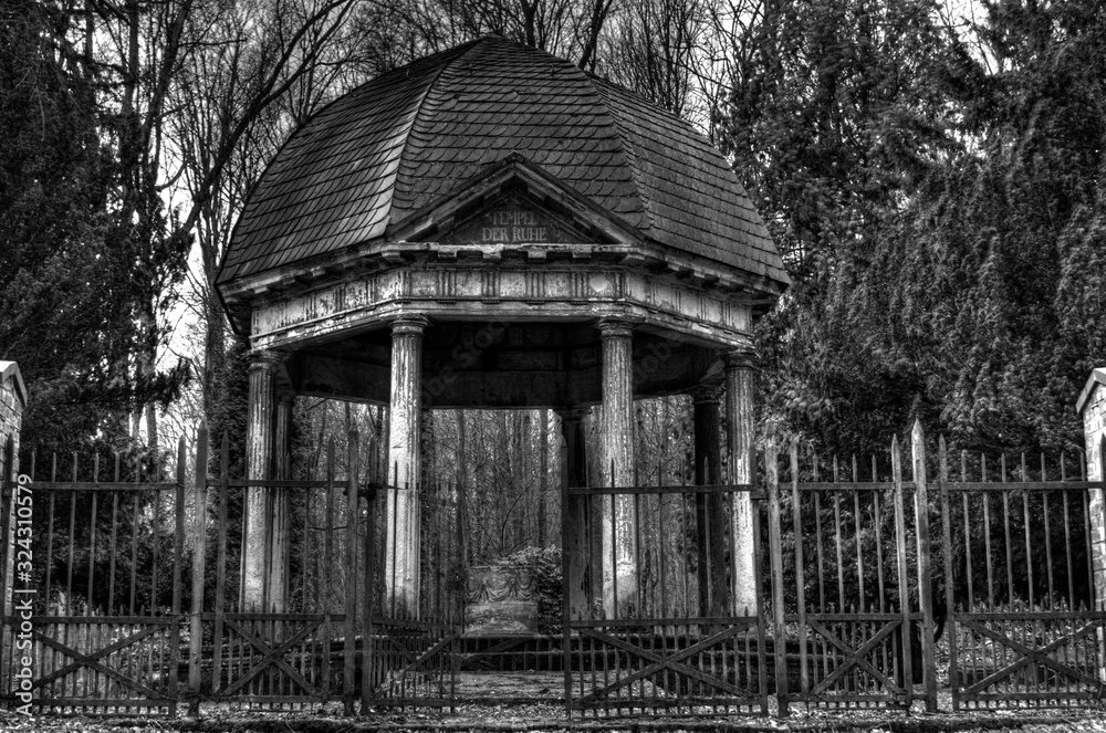 Obraz premium Vergessener Friedhof