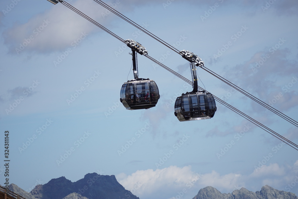 Seilbahn mit Gondeln Kabinenseilbahn Seilbahn mit Gondeln Kabinenseilbahn