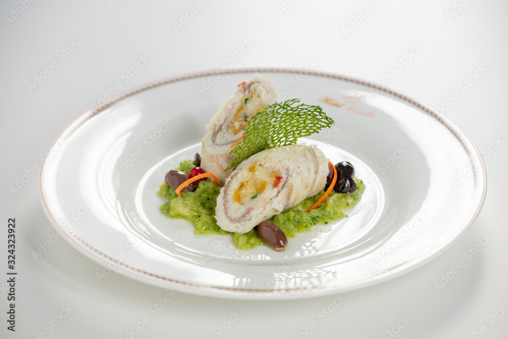 Piatto preparato da uno Chef di un Ristorante stellato. Piatto preparato da uno Chef di un Ristorante stellato.