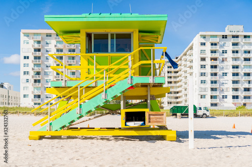 Tablou canvas Iconic Lifeguard Tower in Miami Beach.