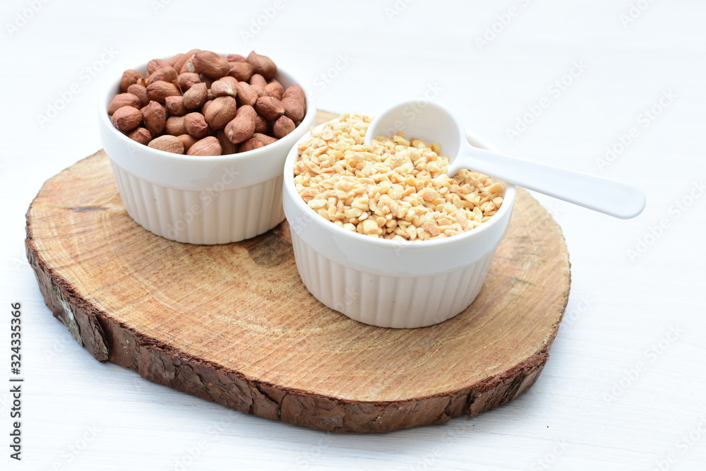 (Arachis hypogaea) dried whole peanuts without husk and chopped in containers (Arachis hypogaea) dried whole peanuts without husk and chopped in containers