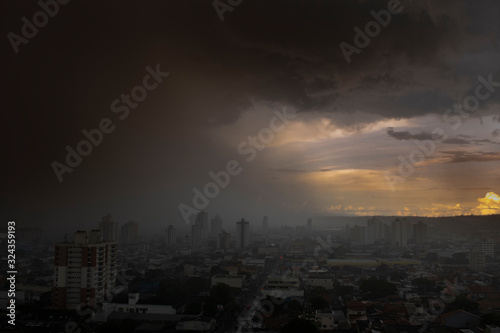 Forte Tempestade chegando no centro da cidade de Suzano, São Paulo - Brasil photo