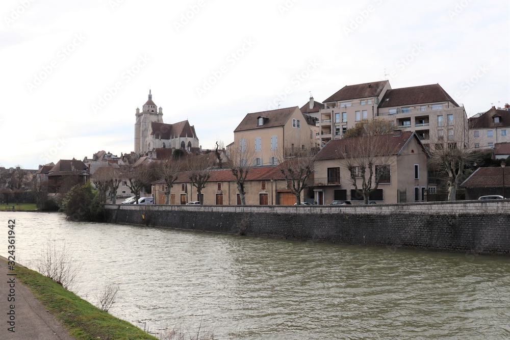 Le canal du Rhône au Rhin dans la ville de Dole - ville de Dole - département du Jura - France