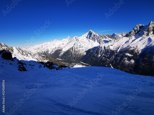 chamonix aquille du midi mont blanc winter paradise snow ski snowboard beautiful © Jonas
