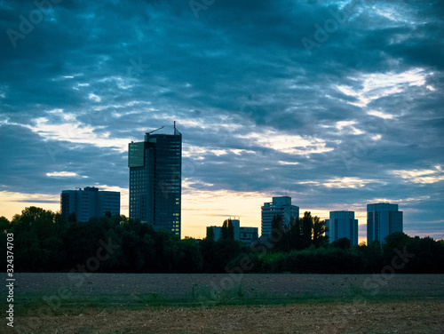 Skyline von Offenbach am Abend