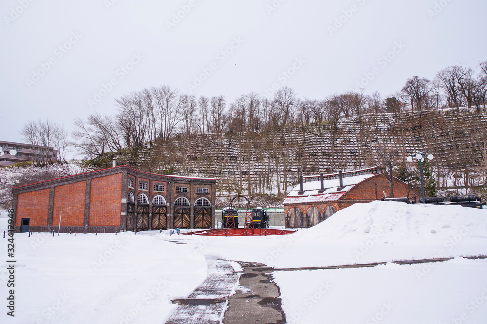 Fototapeta premium 保存されている転車台とレンガ車庫