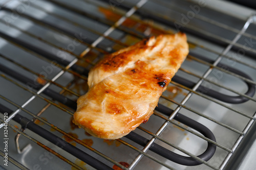 Grilled chicken on the electric grill.