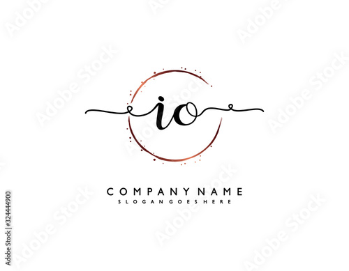 letter IO OI minimalist feminine handwriting logo. vector design of wedding invitation badges, fashion, beauty,