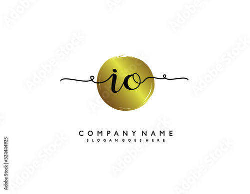 letter IO OI minimalist feminine handwriting logo. vector design of wedding invitation badges, fashion, beauty,