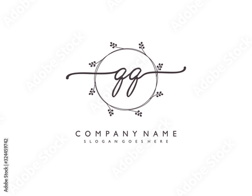 letter QQ minimalist feminine handwriting logo. vector design of wedding invitation badges, fashion, beauty,