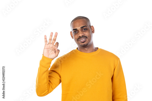 Afroamerican guy wearing a yellow jersey © Gelpi