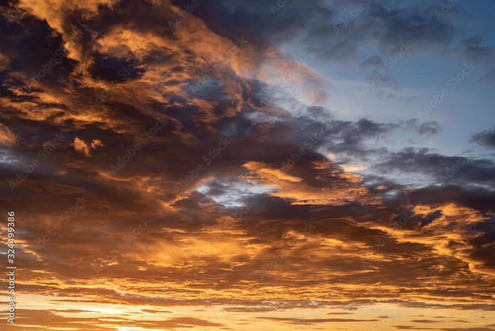 Obraz premium Sunset / sunrise dramatic sky with dark clouds with atmospheric effect