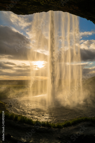 Island_Seljalandsfoss_Sonnenuntergang_Wasservorhang
