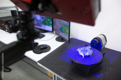 Konstfotografi Professional 3D scanner scanning an industrial object plastic molding placed on
