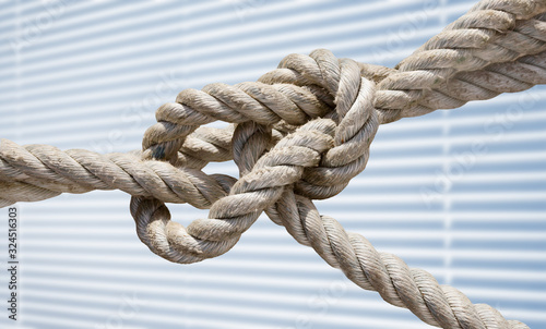 ein Knoten in einem dicken Seil