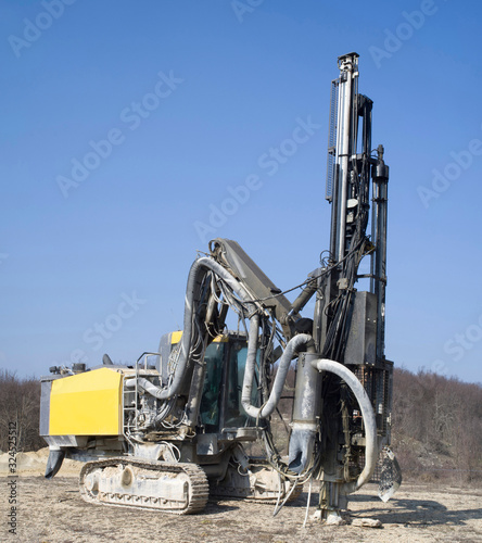 Machine for surface drill rig for quarrying