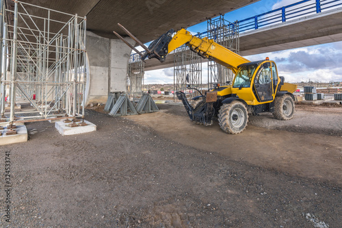Fotografija Telehandler on a construction site, preparing to raise construction parts