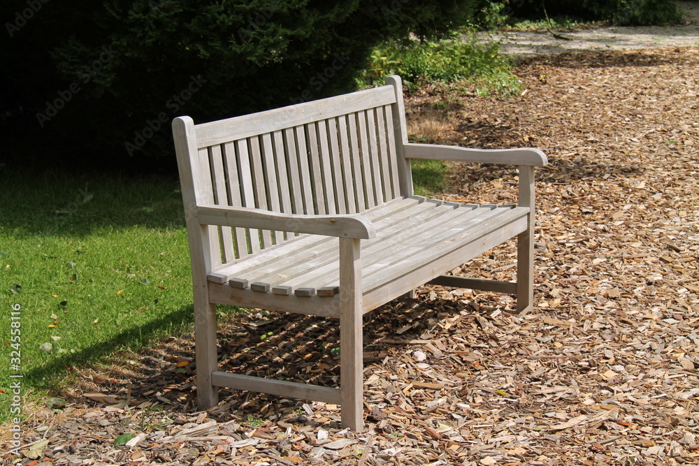 A Traditional Garden Large Wooden Slatted Bench Seat.