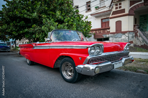 1959 Ford Fairlane on Cuban streets © New Media Systems