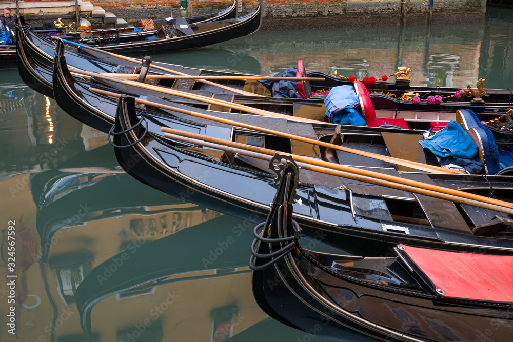Venecia, norte de Italia. Típicas góndolas venecianas. 