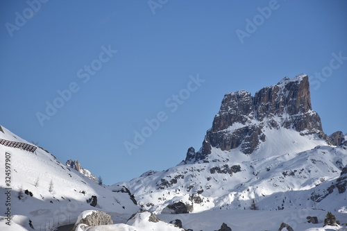 Südtirol, Belluno,  Valparolasattel, Valparolapass, Passo di Valparola, Tofana, Cunturinesspitze, Puezgruppe, Straße, Passstraße, Bergstraße, Schneeverwehung, Sella, Sellagruppe, Schneewand, verschnei photo