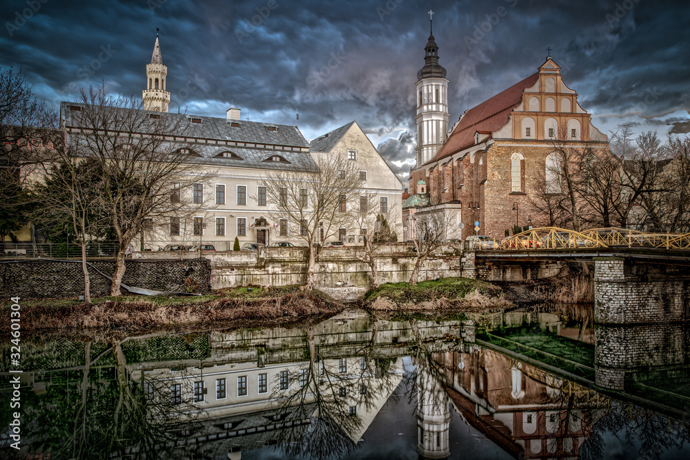 Fototapeta premium Opole stare miasto nad Młynówką