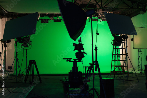 Foto Shooting studio set with professional equipment and green screen