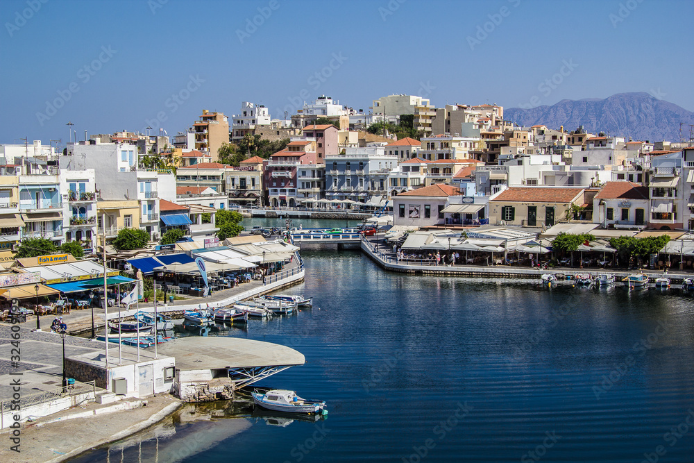 Panorama greckiego miasta portowego - obrazy, fototapety, plakaty 