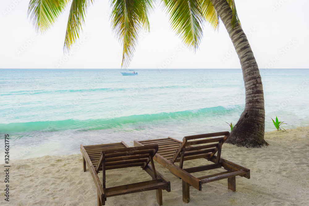 palm beach chaise longue caribbean sea