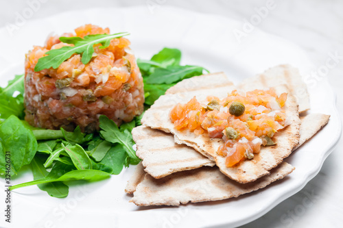 salmon tartare with arabic bread