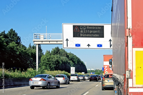 Foto BAB 1, Rheinbrücke ab 3,5 t gesperrt, Brückenschäden