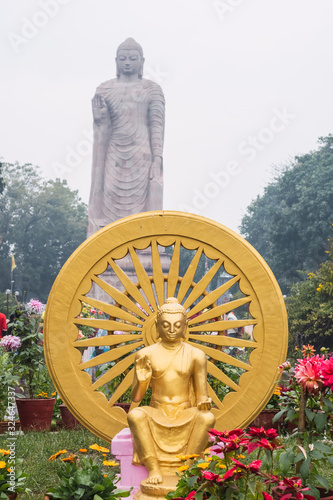 Canvas Print The Ashok Chakra with blurry background of Grand Statue of Buddha in WAT THAI Temple