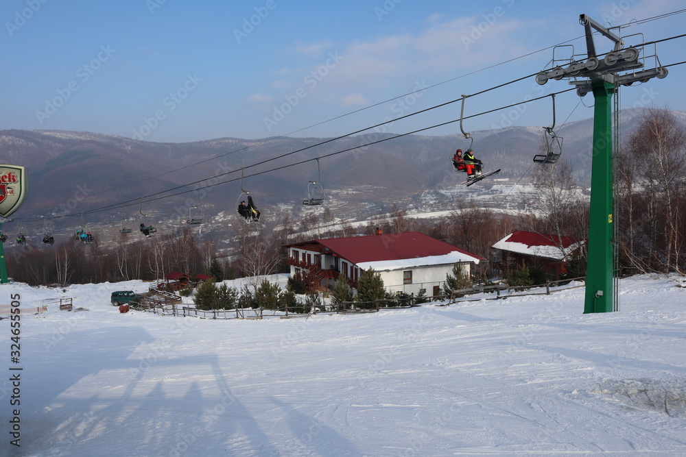 Obraz premium people enjoy outdoor activities in the mountains, skiing and snowboarding