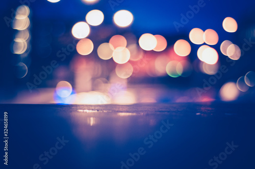 Bokeh auf Straße bei Nacht © Jonathan Schöps