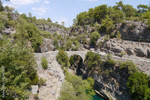 Türkei Taurusgebirge Schlucht mit Bogenbrücke