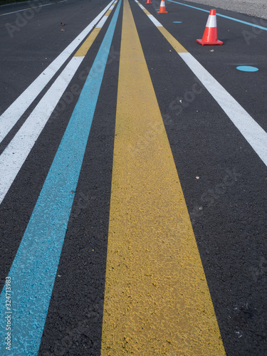 Various lines painted on asphalt © Embreuš Marko