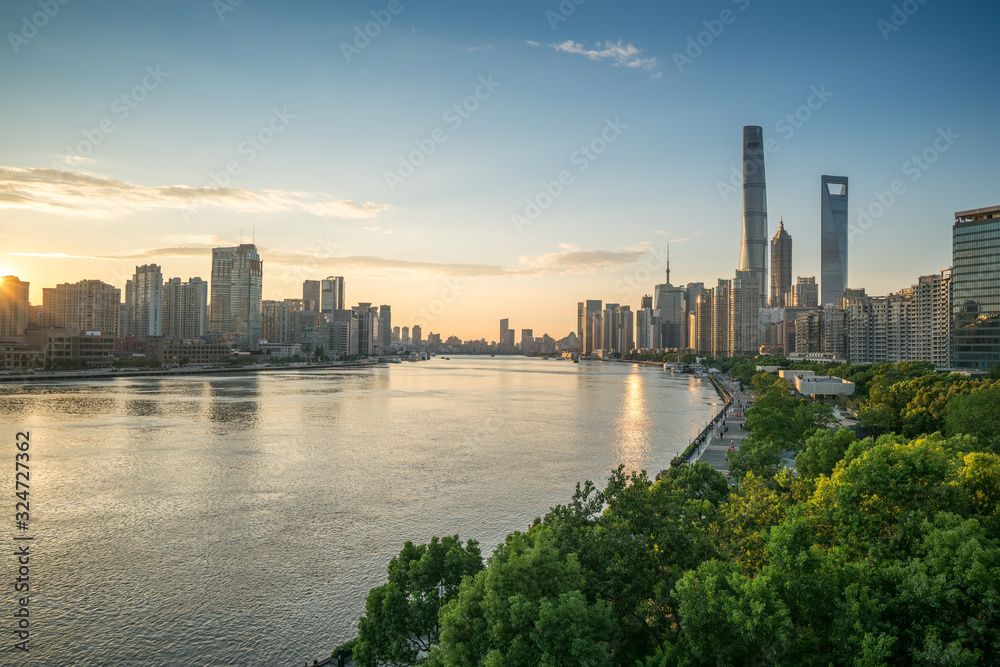 Fototapeta premium Shanghai skyline at dusk