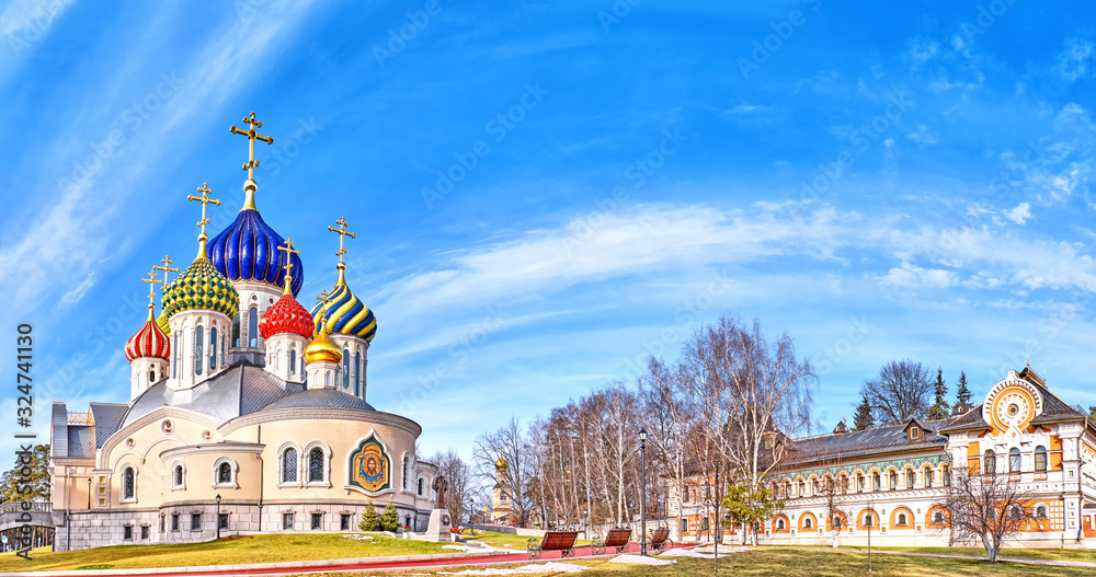 Obraz premium Panorama of church orthodox religion russian architecture famous landmark in moscow city russia at early spring time against scenic blue sky with clouds background. Panoramic street landscape view