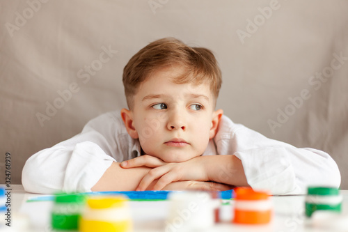 child dreams put his head in his arms