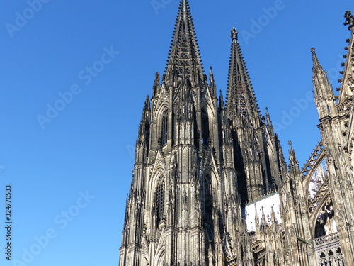 Seitliche Ansicht Türme Dom in Köln am Rhein