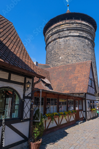 Fachwerkhäuser und ein Turm im Handwerkerhof von Nürnberg/Deutschland photo